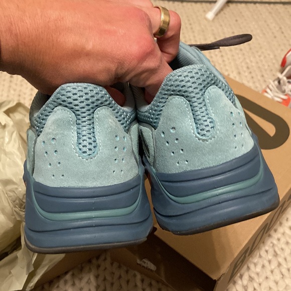 Yeezy 700 faded azure worn twice - Picture 6 of 16